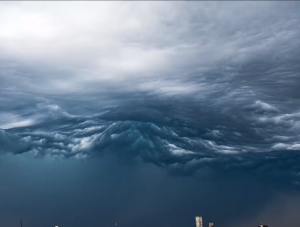 Уникальное видео облаков Асператус. Особенно страшно на 14-й секунде!